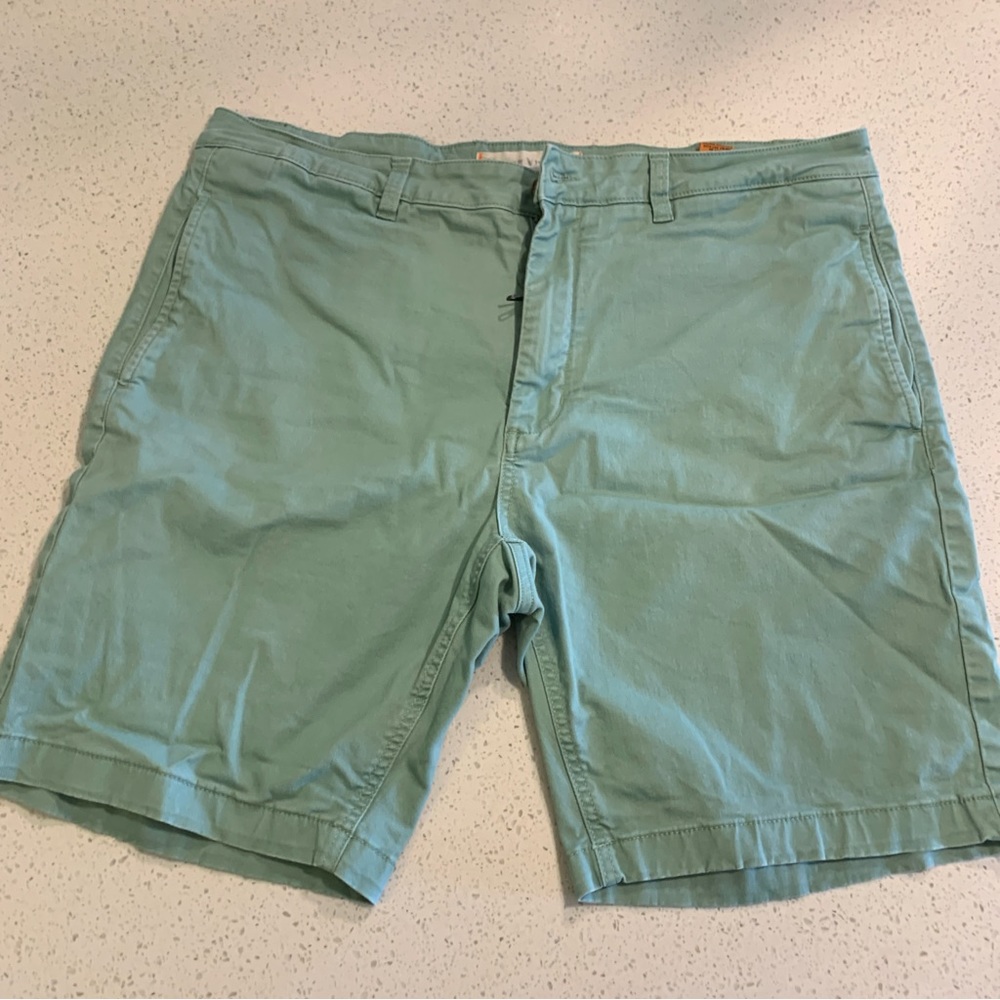 Taylor Sorts size 38 slim fit